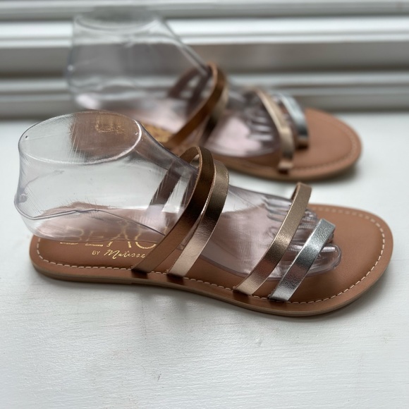 Strapped sandals - Picture 2 of 3